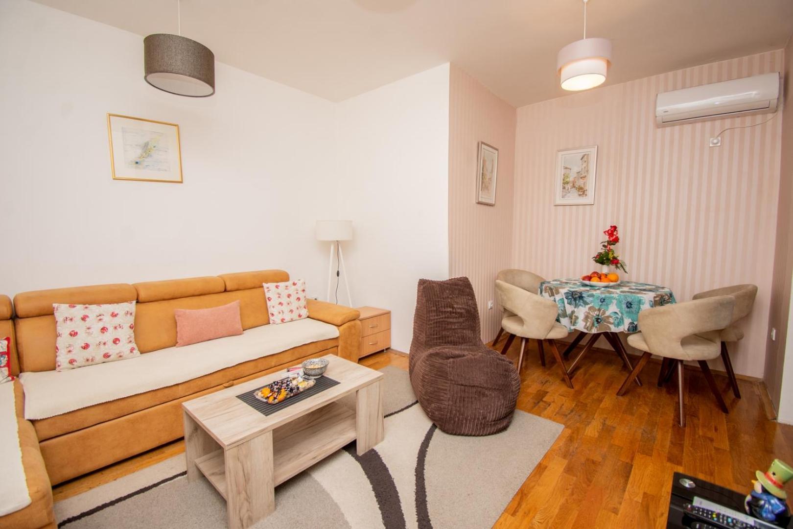 Apartman Klara Petrovac Bagian luar foto